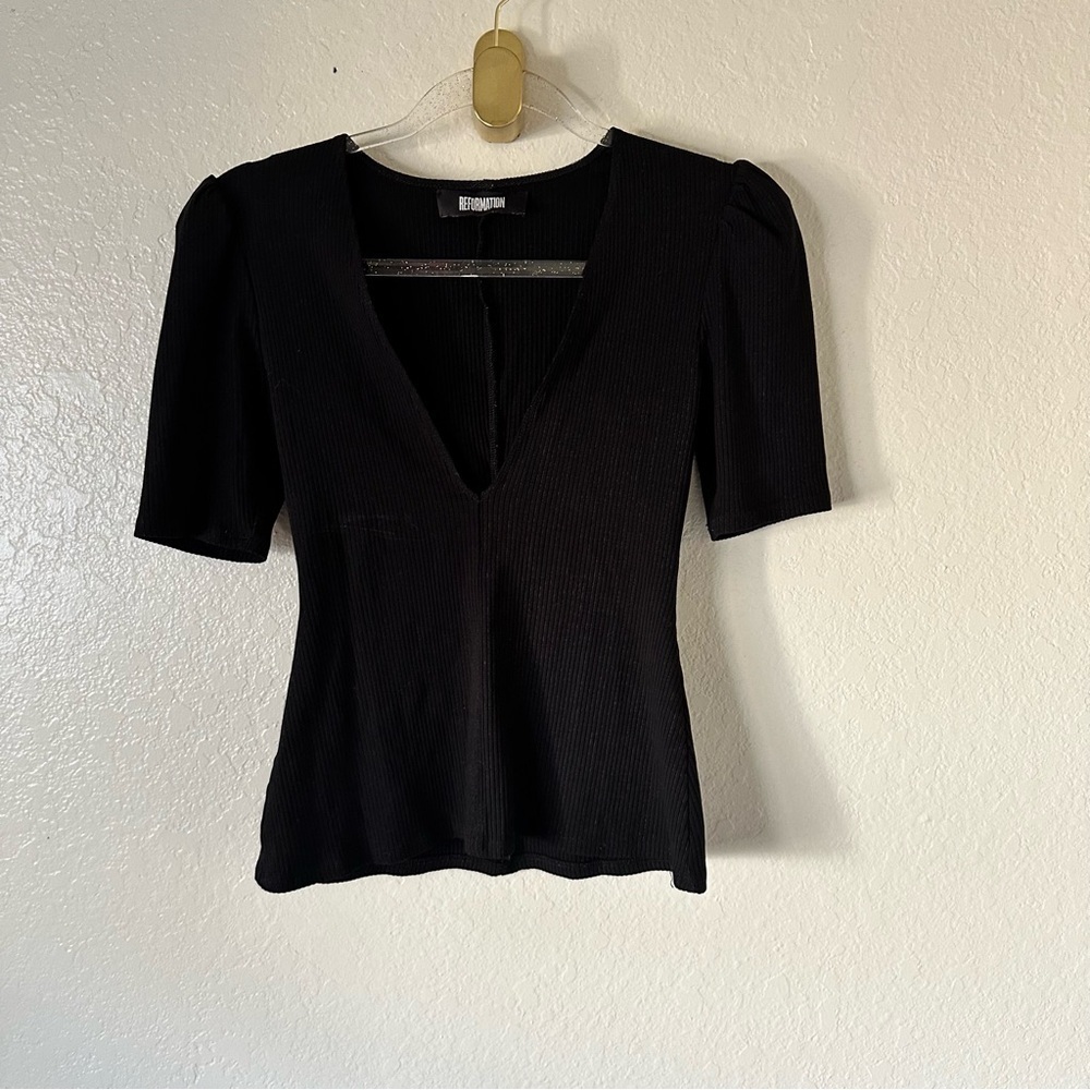 Reformation black ribbed deep plunge v neck top size XS - Picture 5 of 9